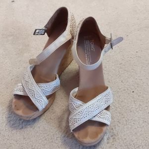 Tom's wedge sandals